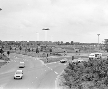 884220 Gezicht op de aanleg van tennispark Lunetten aan de Olympus te Utrecht, van bij 't Goyplein.